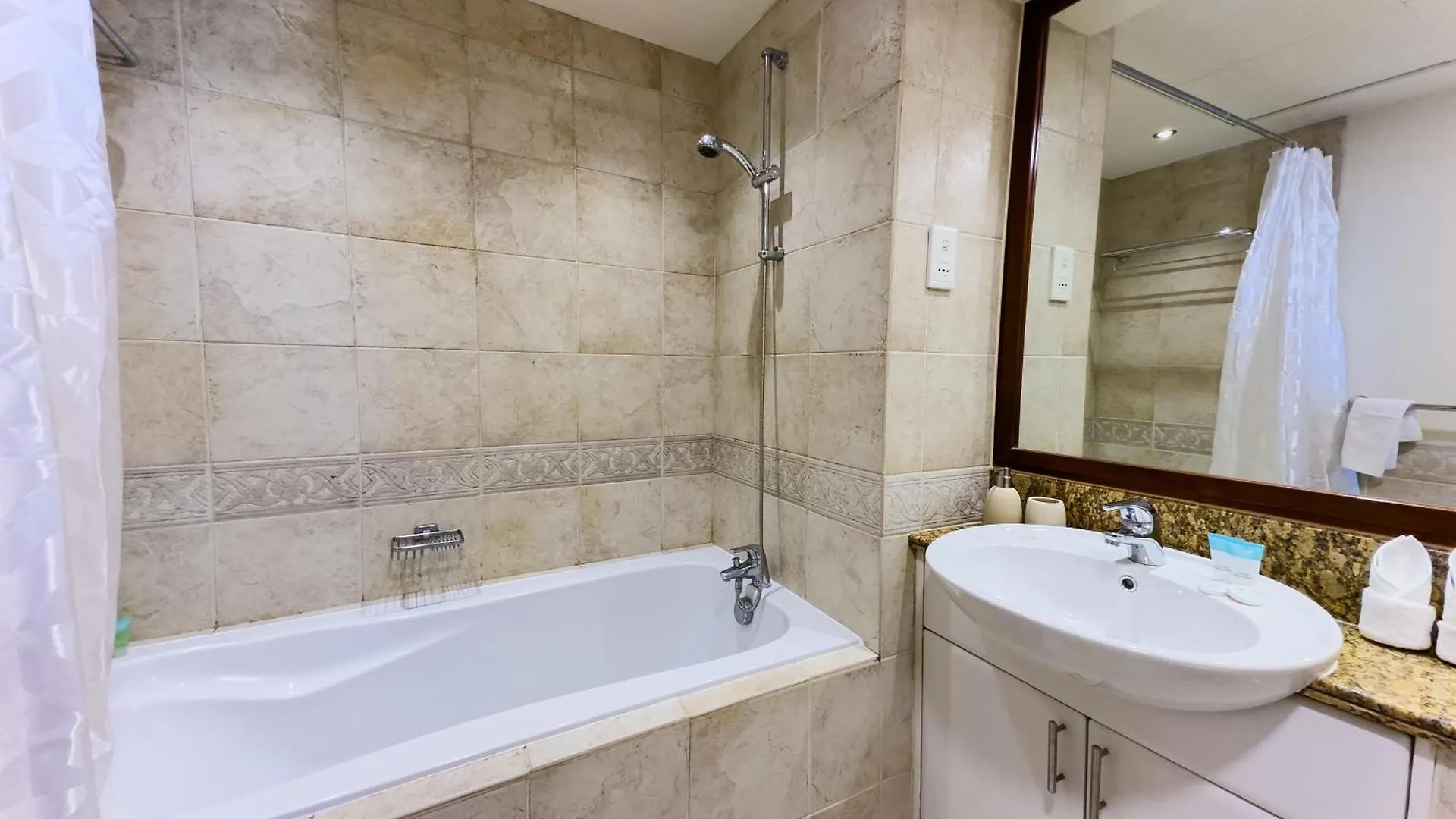 Naseem - Elegant 2Br Retreat With Balcony In Dubai Marina Apartment